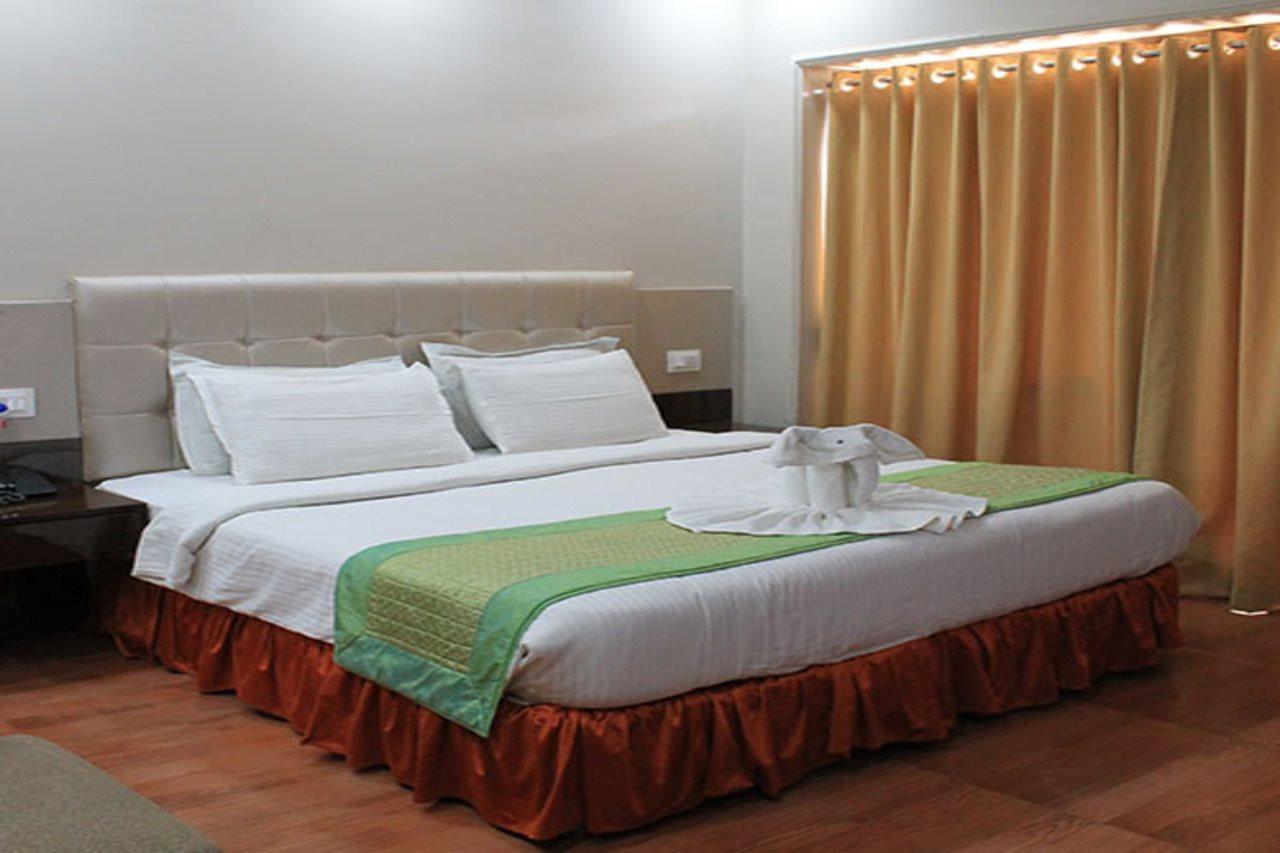 Hotel Windsor Bay Калангуте Екстериор снимка