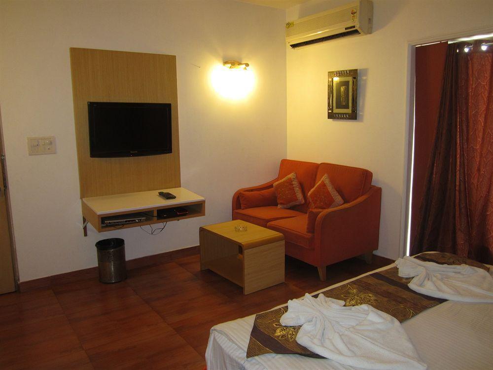 Hotel Windsor Bay Калангуте Екстериор снимка