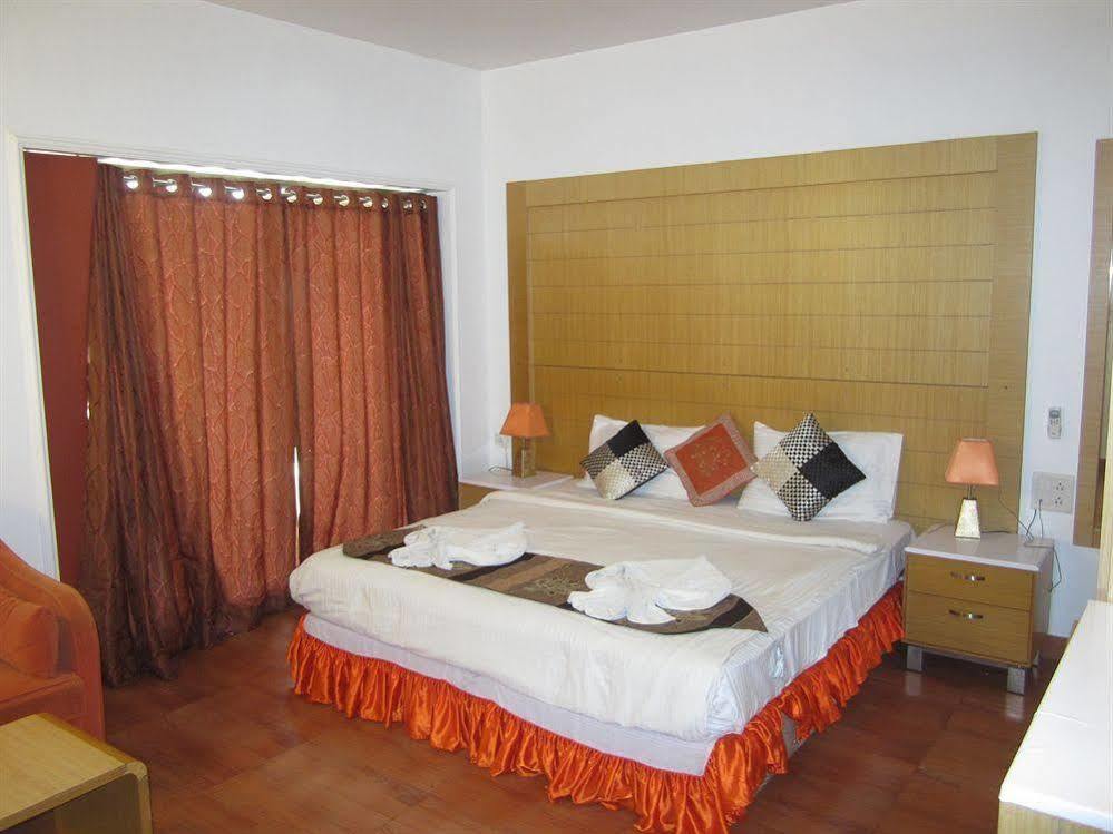 Hotel Windsor Bay Калангуте Екстериор снимка