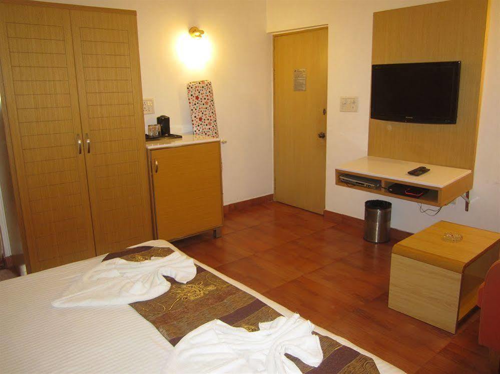 Hotel Windsor Bay Калангуте Екстериор снимка
