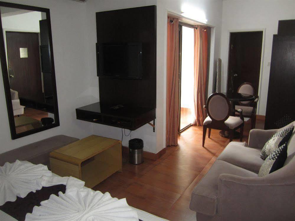 Hotel Windsor Bay Калангуте Екстериор снимка