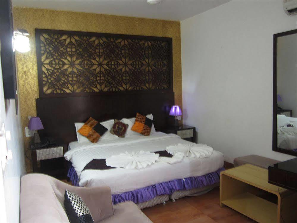 Hotel Windsor Bay Калангуте Екстериор снимка